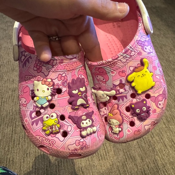 Hello kitty crocs size 11 YOUTH girls - Picture 2 of 6
